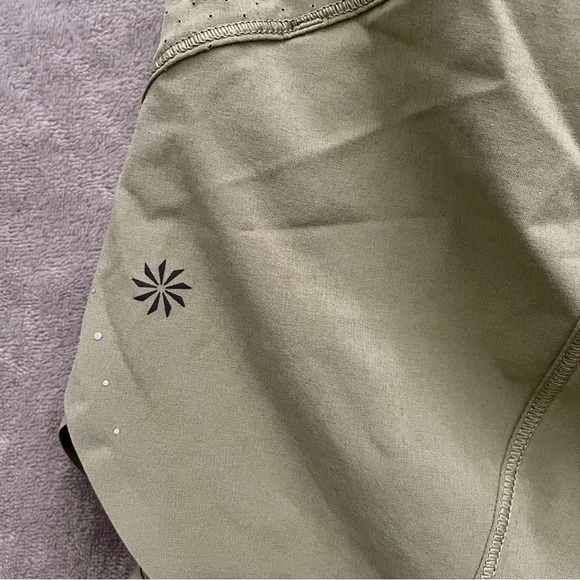 Athleta Run With It 4.5” shorts - Picture 6 of 6